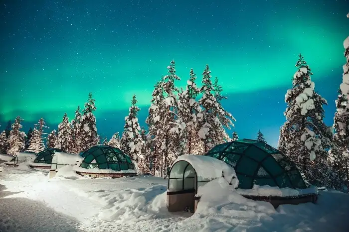 northern light from igloo hotel